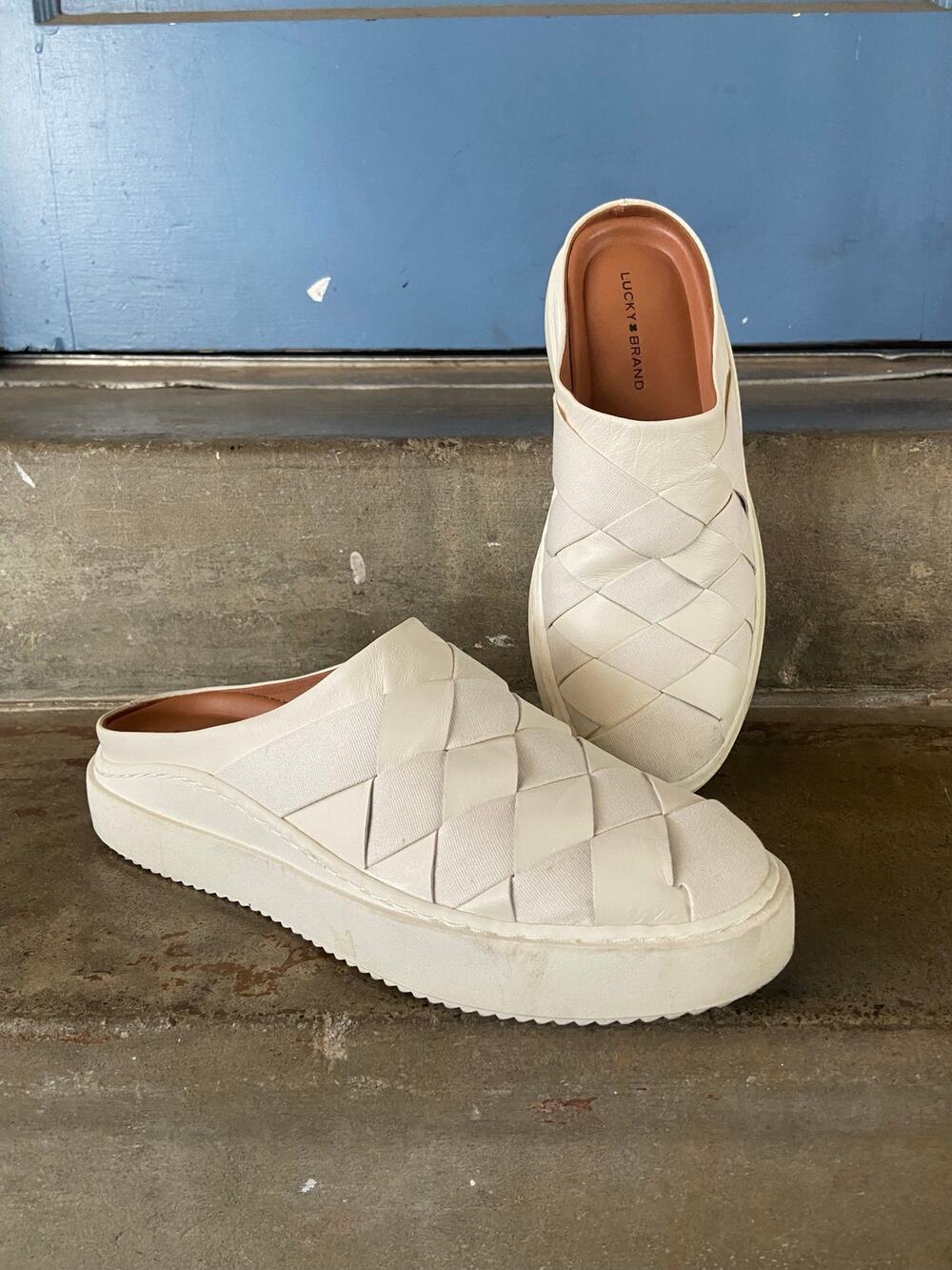 Lucky Brand white woven leather w/ canvas slip on mule